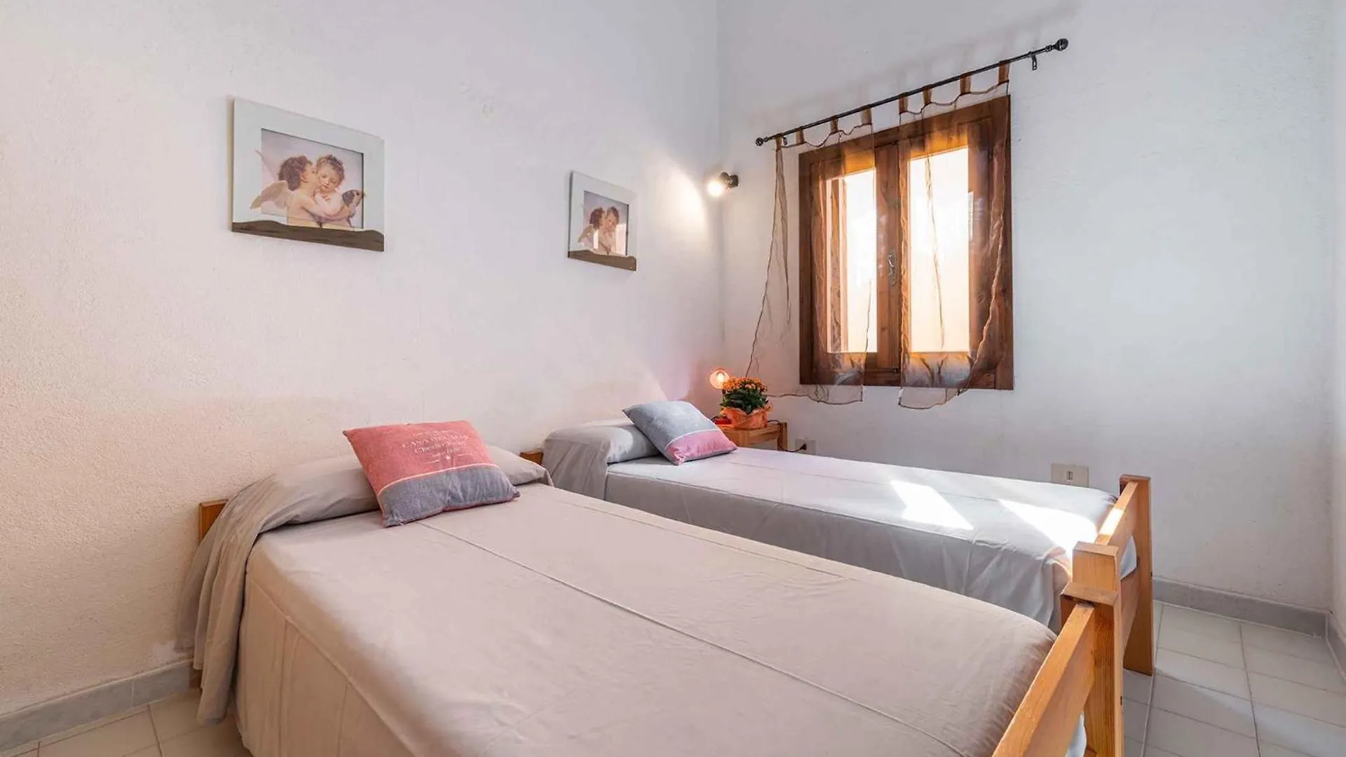 Apartments In Porto Istana 23142