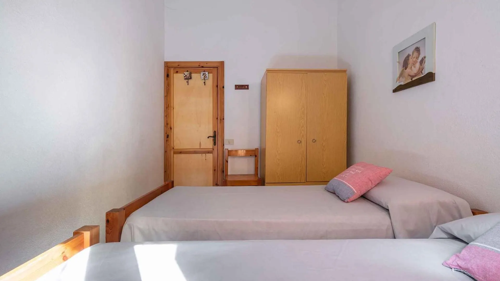 Apartments In Porto Istana 23142