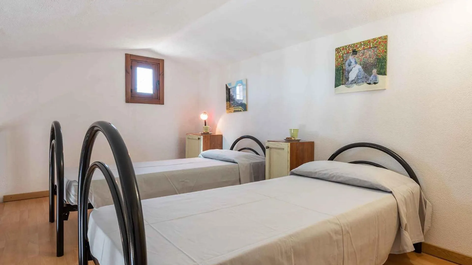 Apartments In Porto Istana 23142